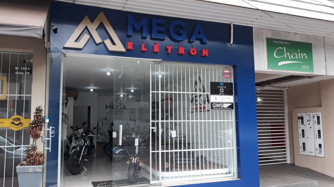Fachada da unidade Mega Elétron em Maringá, Paraná.