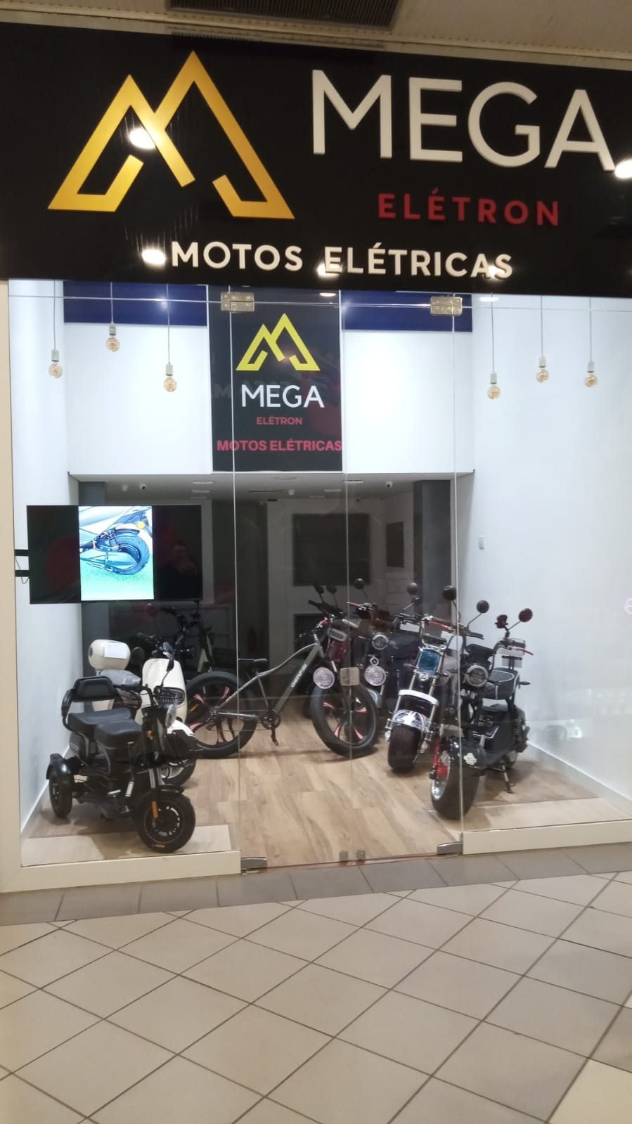 Fachada da unidade Mega Elétron no Shopping Marília, São Paulo.